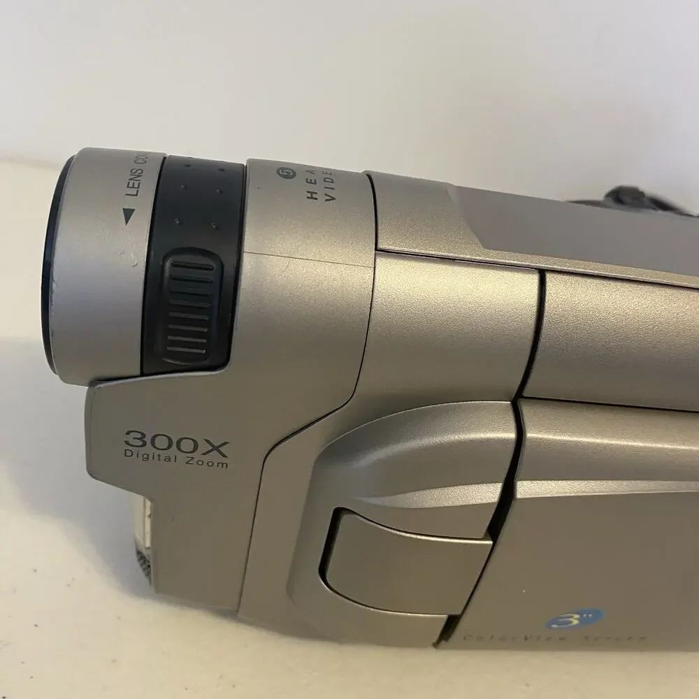 VTG RCA AutoShot Camcorder 300X Digital Zoom 5 Head Video W/ Case & Charger